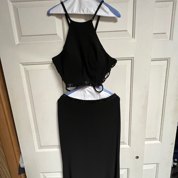 Black two-piece prom dress. Only worn once. No flaws, Dry Cleaned, Size 10 - Picture 1 of 14